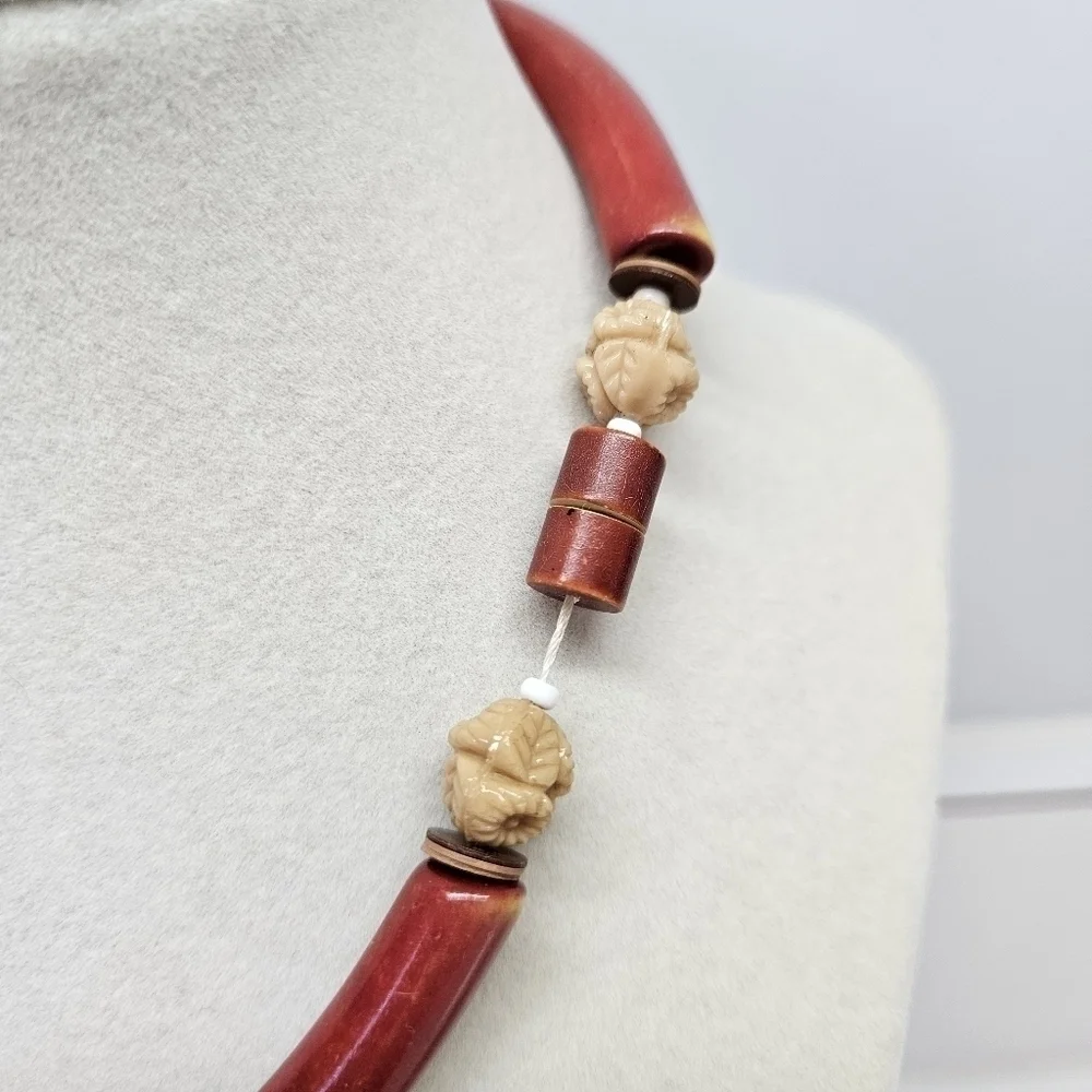 VINTAGE Plastic & Glass Cream and Red Beaded Necklace